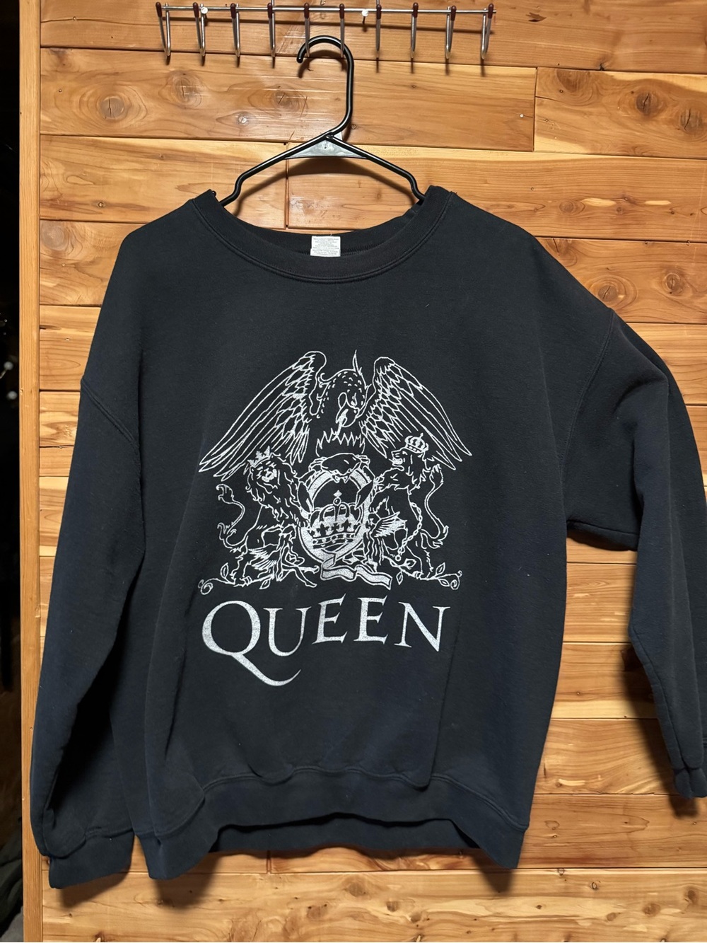 Gildan Queen band crewneck sweater